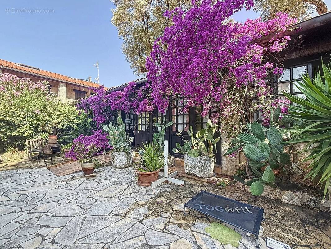 Appartement à SAINT-LAURENT-DU-VAR