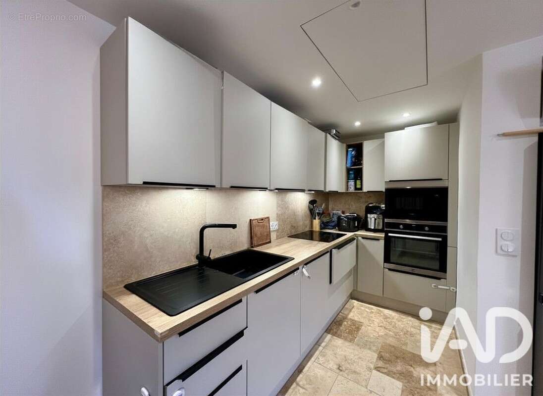 Maison 97 m² à La Garde-Freinet  - photo 2