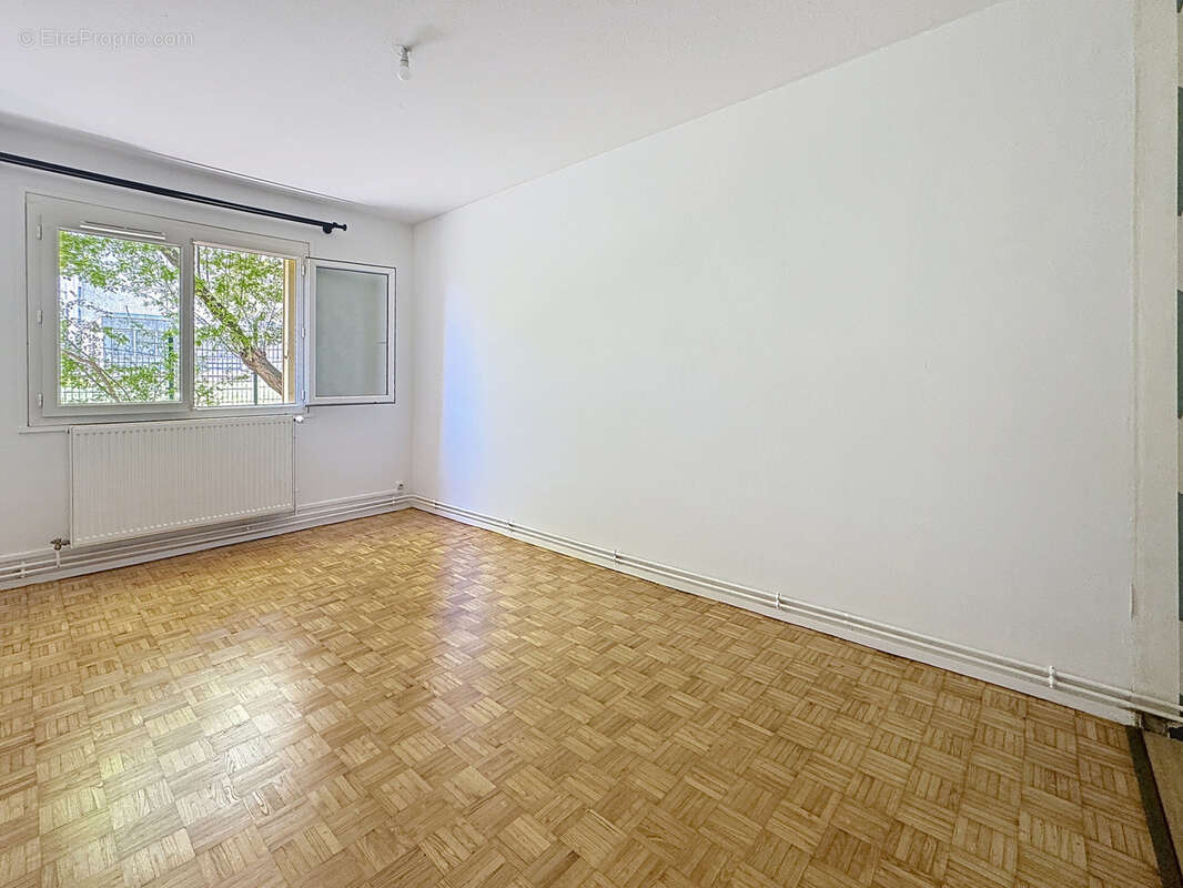 Appartement à SAINT-GENIS-LAVAL