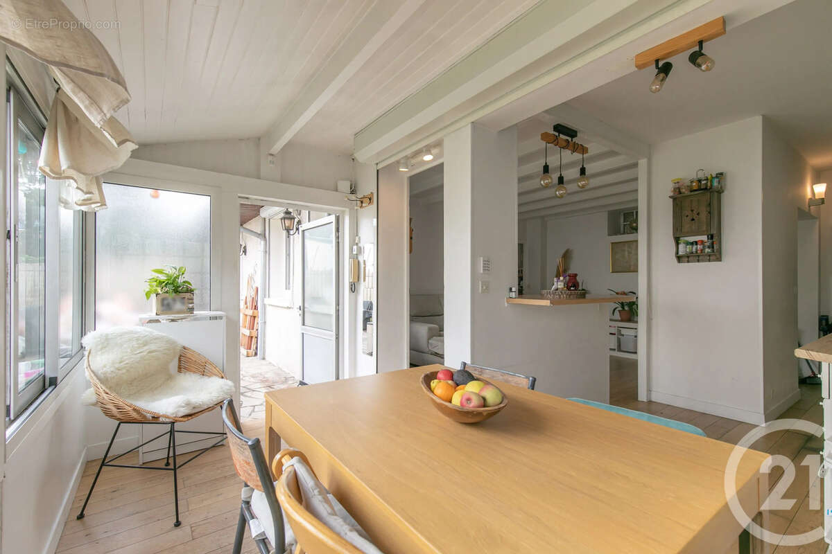 Appartement à SAINT-MAUR-DES-FOSSES
