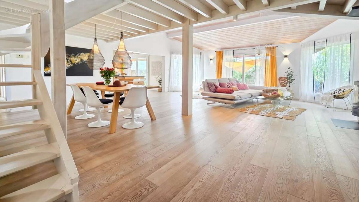 Maison à CHENS-SUR-LEMAN