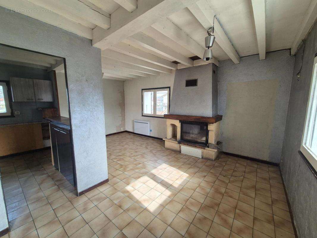 Appartement à VEAUCHE