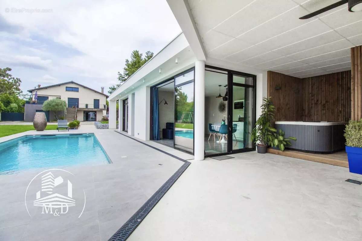 Maison à LAUZERVILLE