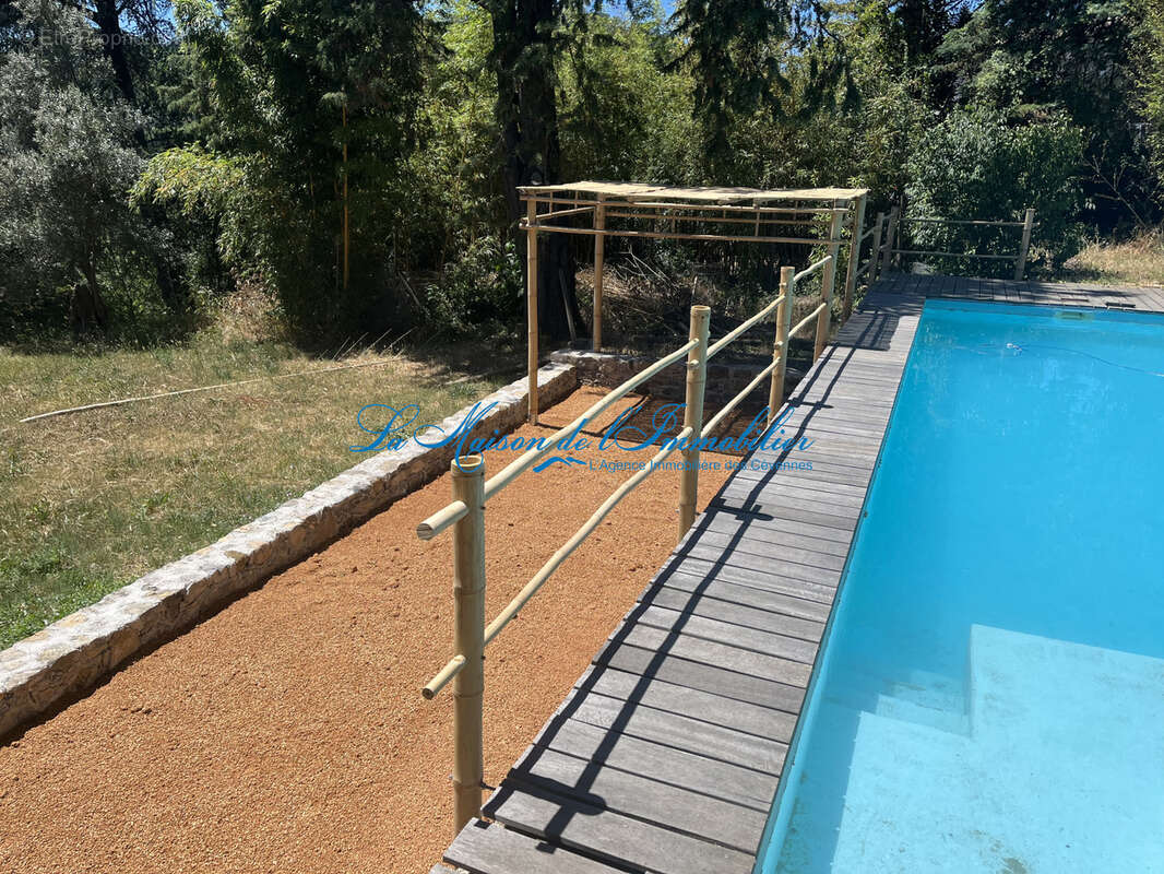 ANDUZE, maison en pierres rénovée de type F6 avec piscine et chambre indépendante sur un terrain arboré de 178 - photo 8