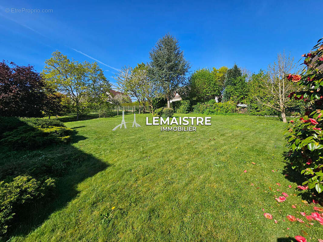 Maison à vendre - Montivilliers - 125 m² - 3/4 chambres - Jardin - Sous-sol - Fort potentiel - photo 2