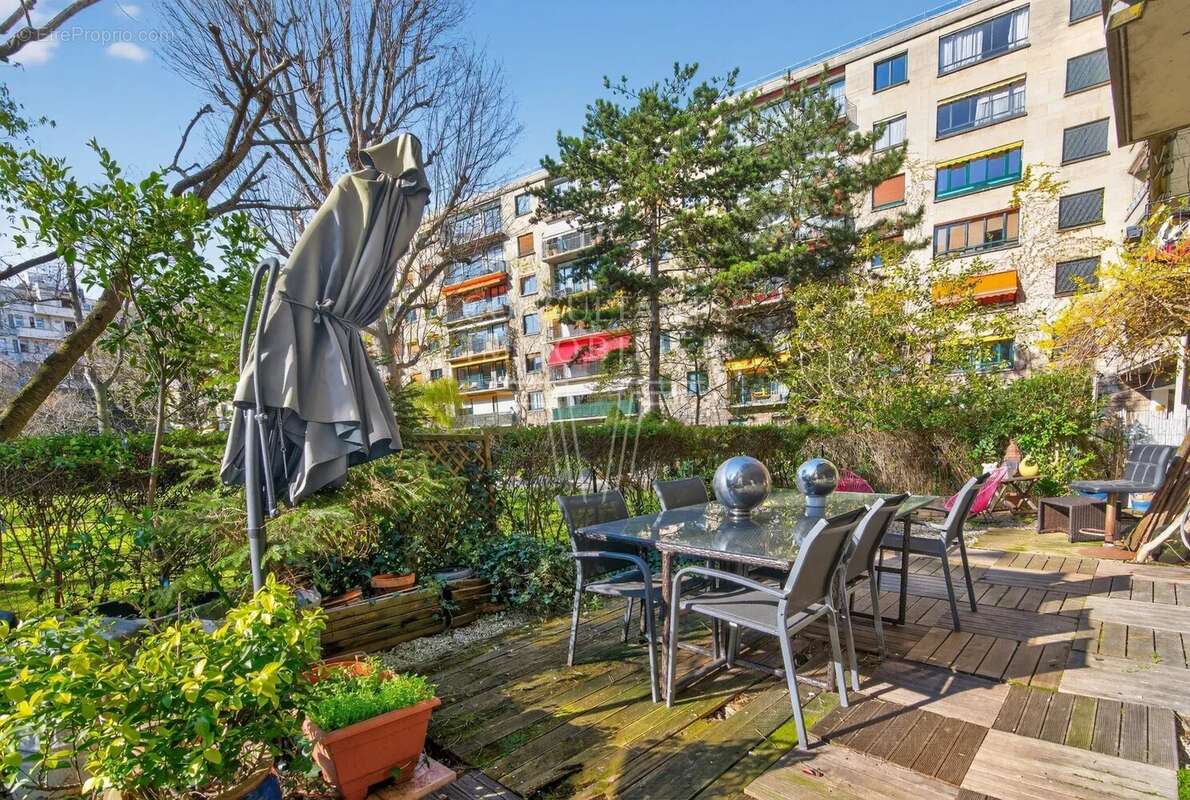 Appartement à NEUILLY-SUR-SEINE