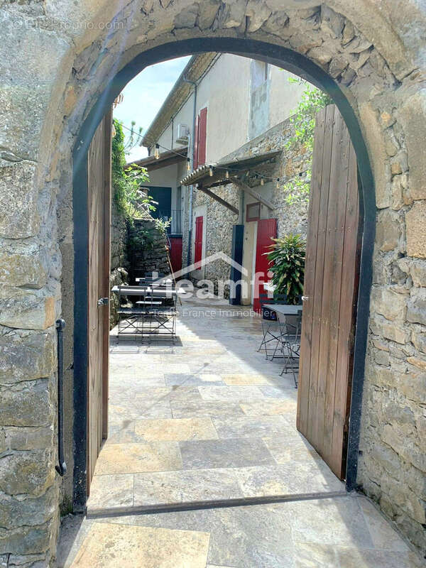 Appartement à LES SALLES-DU-GARDON