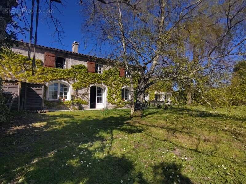 CHATEAUBERNARD A Vendre Maison 8 Pièces avec Studio 2 Pièces - photo 28
