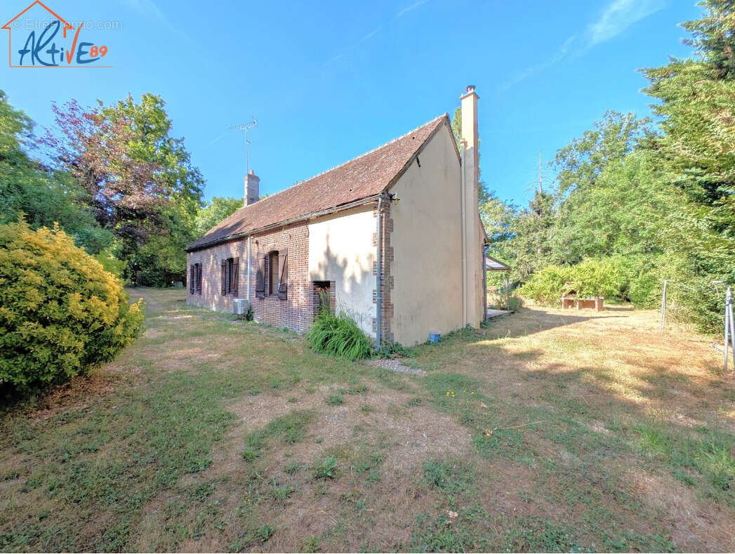 CHARNY Maison ancienne de 100 m2 environ. - photo 2