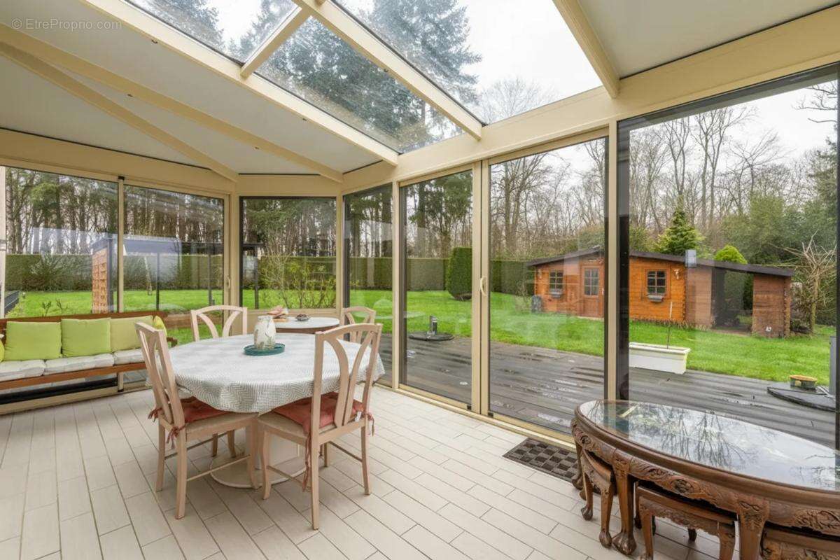 Maison à MONTJAVOULT