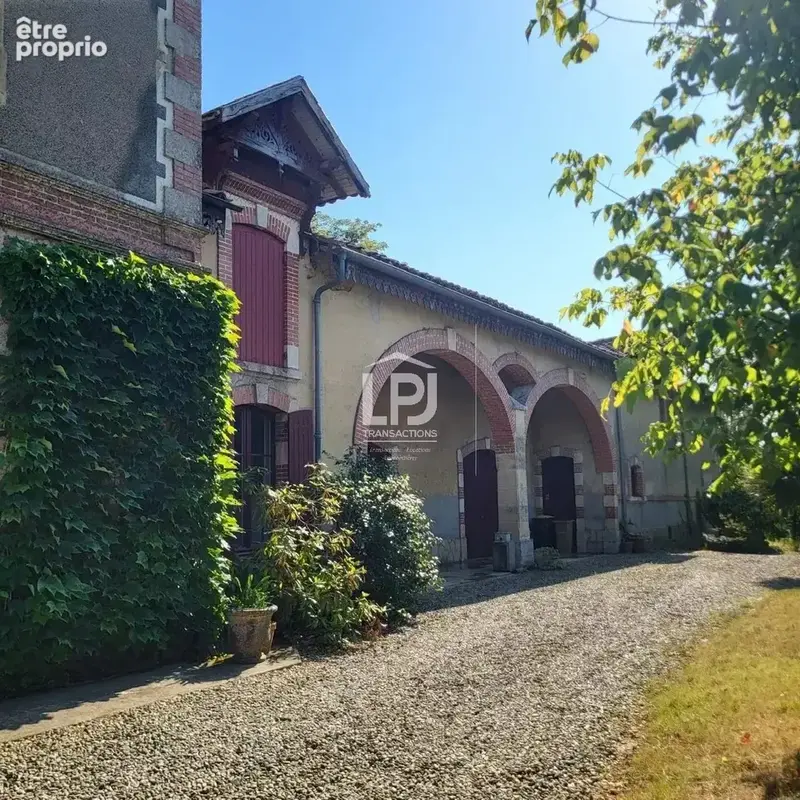 Maison de village avec dépendances comprenant 2 studios et 1 appartement indépendant – possibilités d’aménagement diverses, sur  - photo 3
