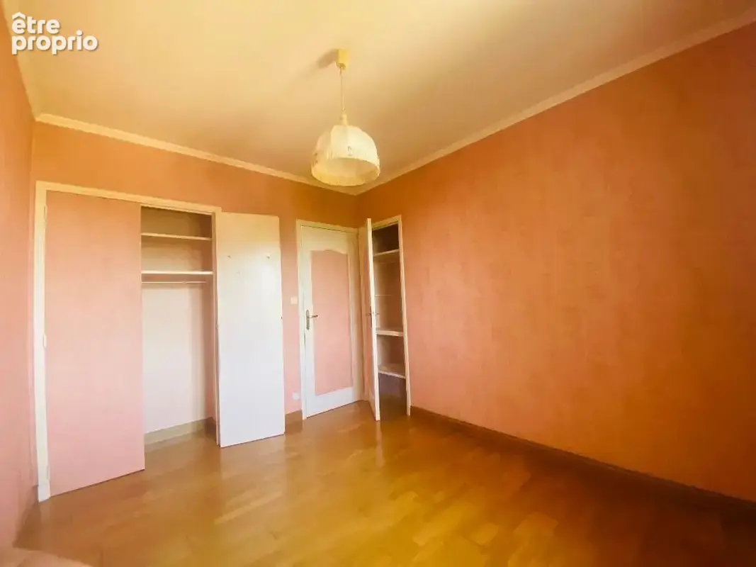 A vendre à la Chapelaude - Maison 4 chambres sur sous/sol semi-enterrée avec garage pour 2 vl - photo 6
