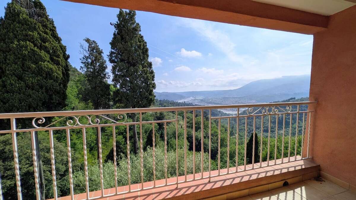 Maison à CASTAGNIERS