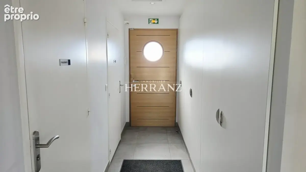 BUREAUX de 2015 -  220 m2 - photo 13