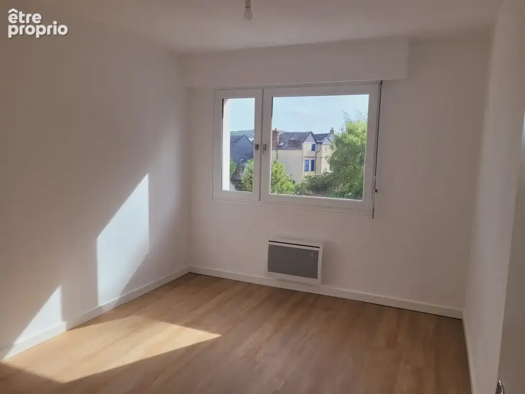 En vente en centre ville de Louviers, appartement en très bon état avec 2 chambres