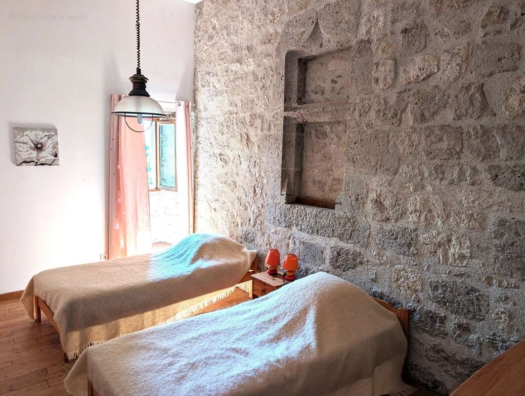 Belle maison en pierre avec gites et piscine - photo 9