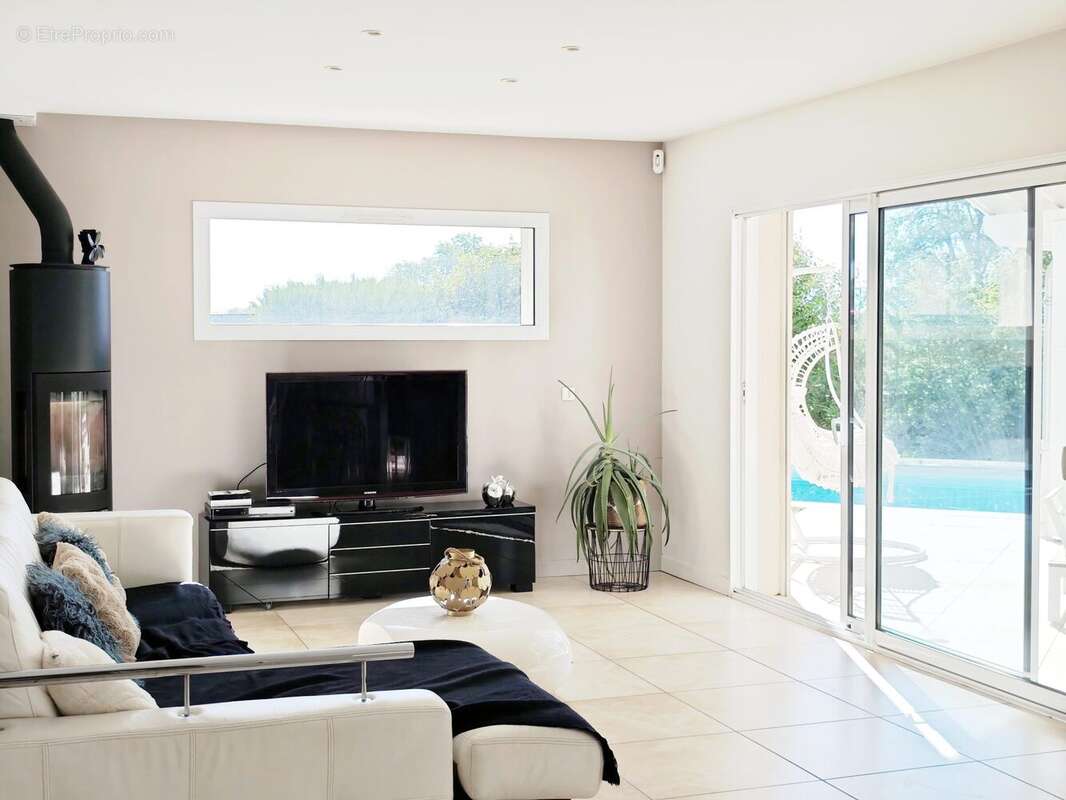 Maison 191 m² à Echenevex  - photo 6