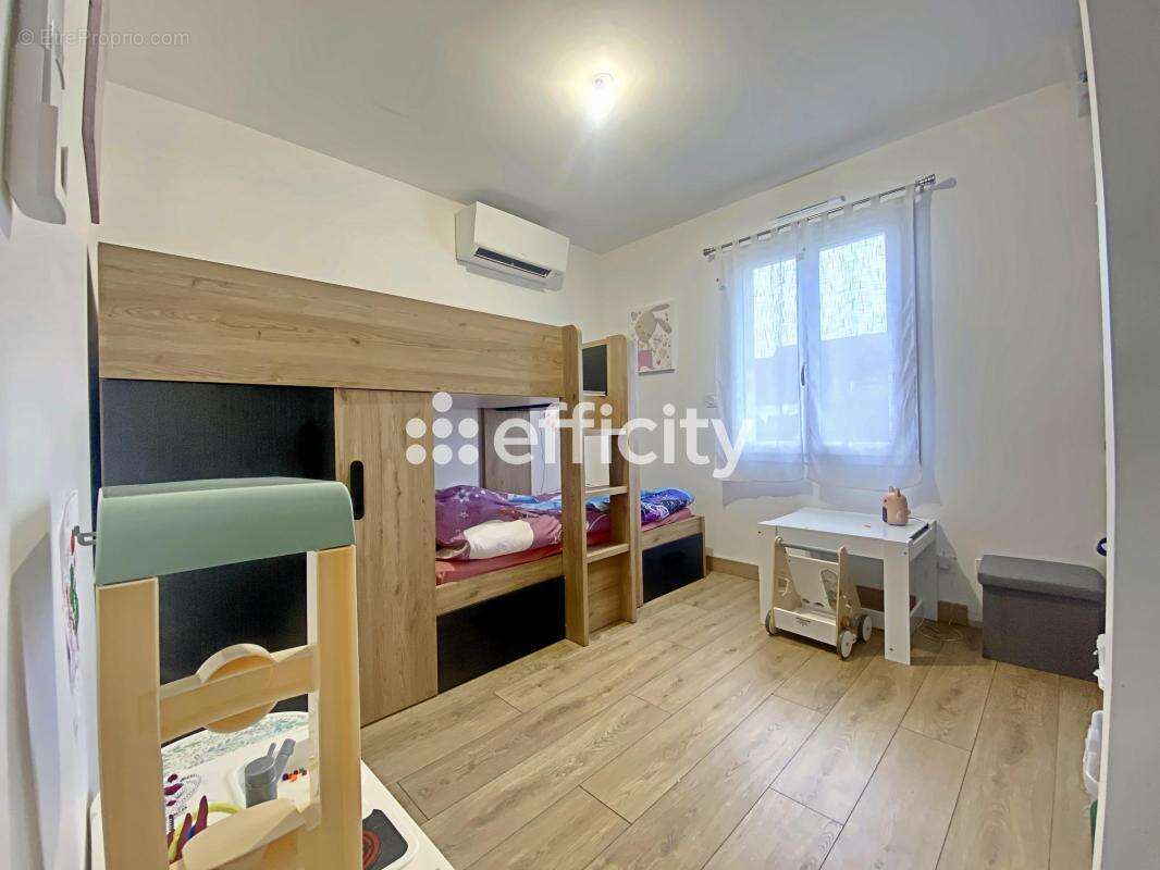 Maison 105 m² à Savigne-Sur-Lathan  - photo 6