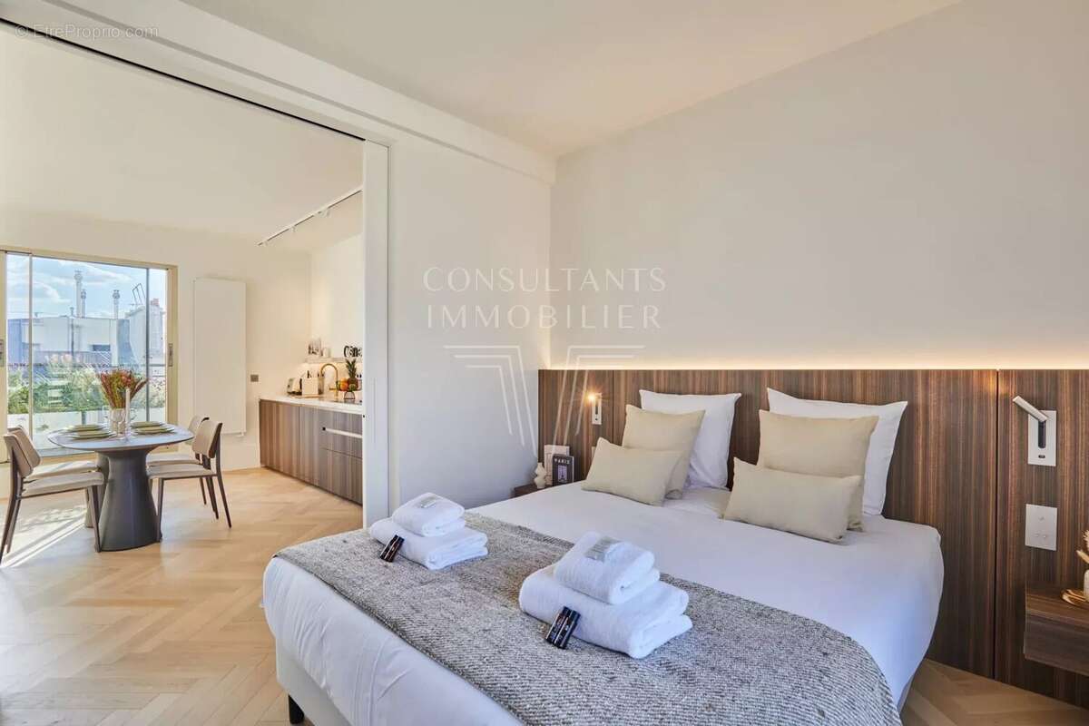 Appartement à PARIS-8E