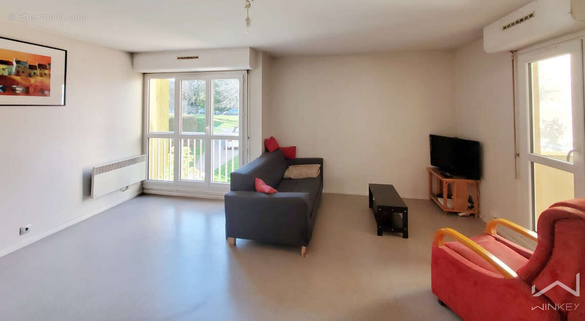 Appartement à EZANVILLE