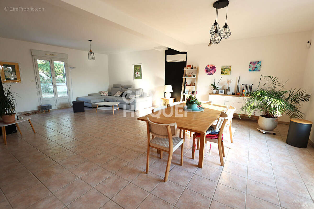 Maison à CHARENTILLY