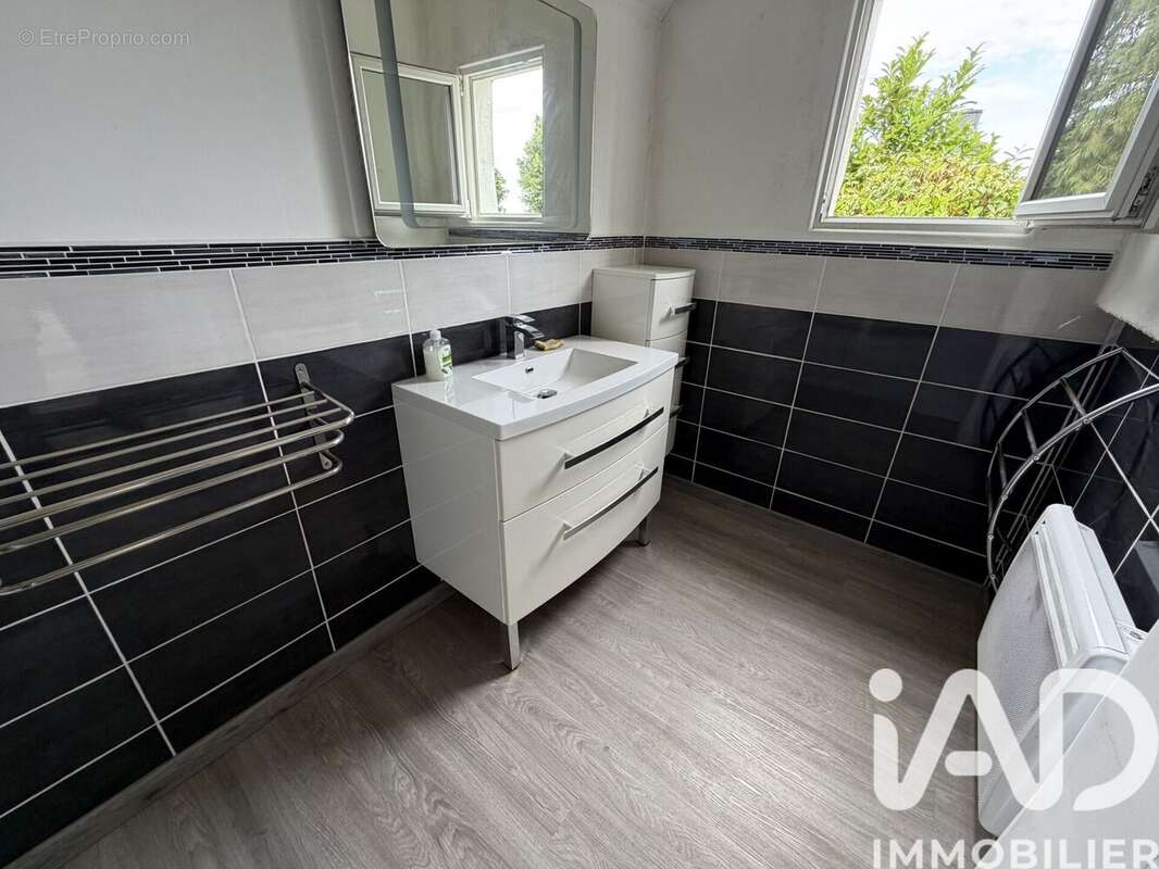 Maison 65 m² à Plounevez-Moedec  - photo 7