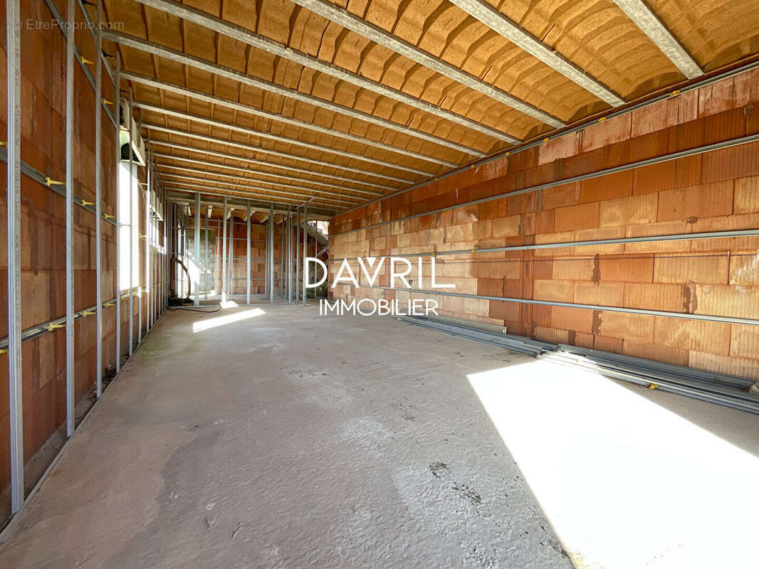 Terrain à CHANTELOUP-LES-VIGNES