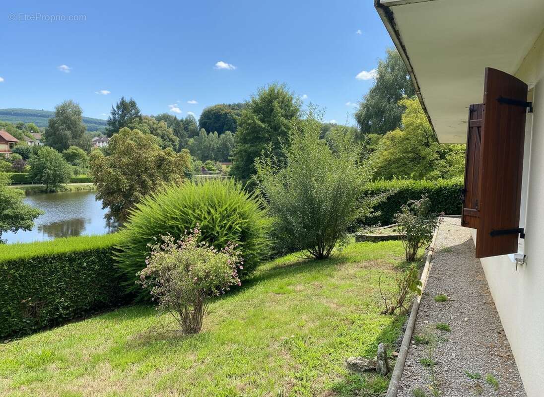 Maison à EYMOUTIERS