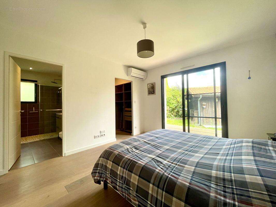 Maison Contemporaine Saint Jean D Illac 4 pièce(s) 119 m2 - photo 9