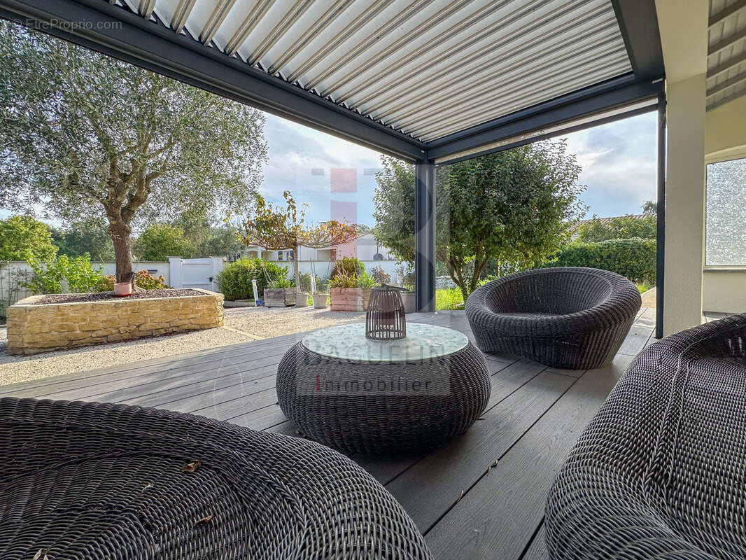 Maison à SAINT-LAURENT-DE-LA-PREE