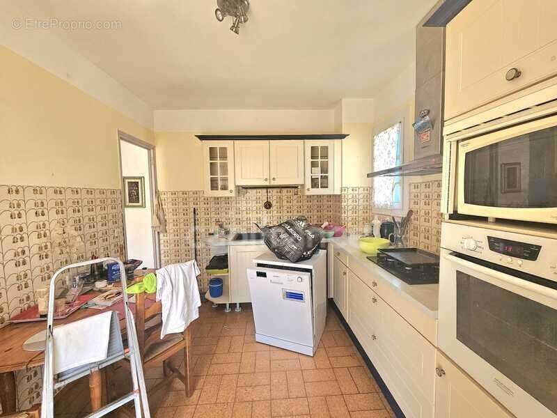 Maison familiale de 226 m2 divisée en 4 habitations indépendantes, vue mer, terrain 2000 m2, garage et terrasses à MORSIGLIA (HA - photo 15