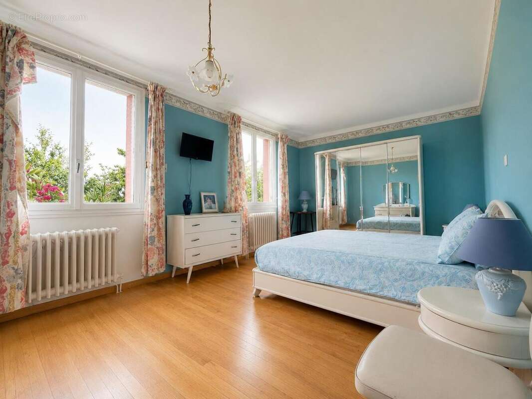 Maison 178 m² à Saint-Priest  - photo 9