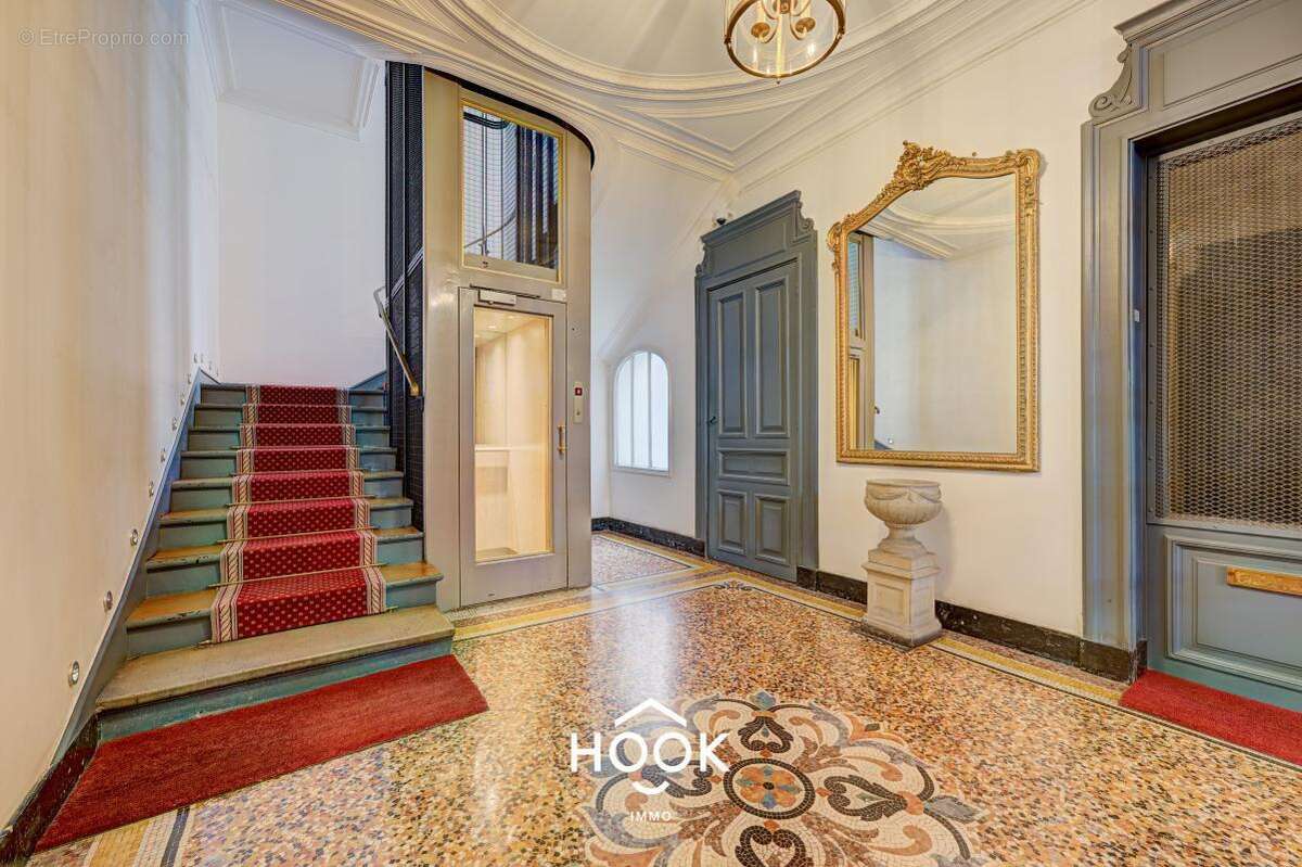 Appartement à PARIS-16E