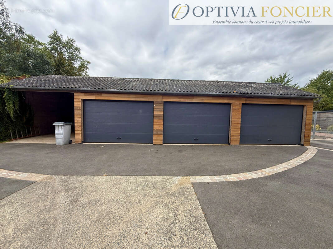 Propriété T7 395 m2 - 6 300 m2 de terrain - 5 garages - Piscine intérieure chauffée - photo 18