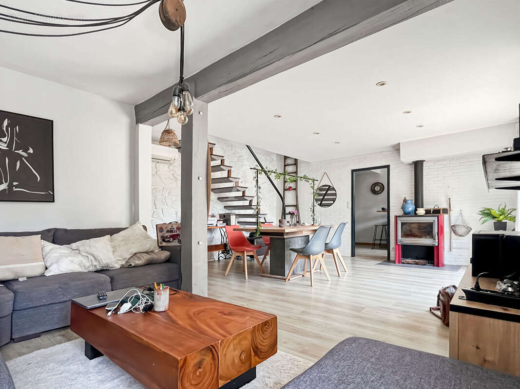 A VENDRE - Maison familiale avec piscine dans quartier calme - photo 5