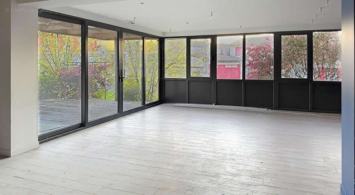 Commerce 375 m² à Cantenac  - photo 2