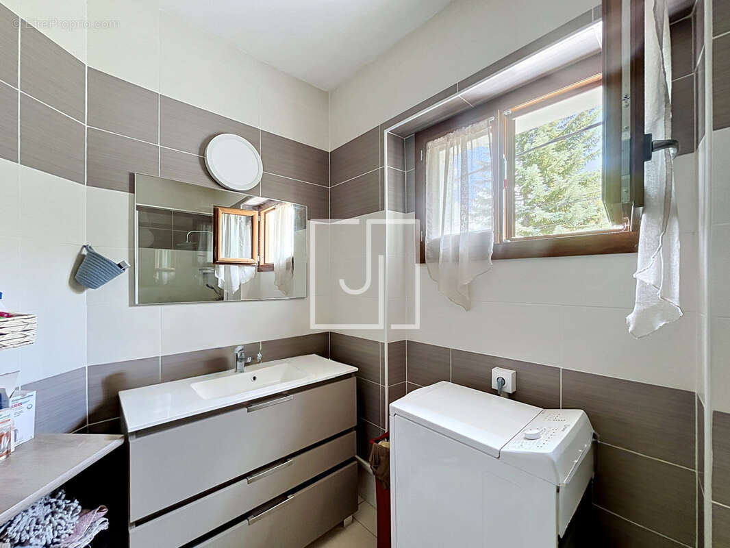 Appartement à JAUSIERS