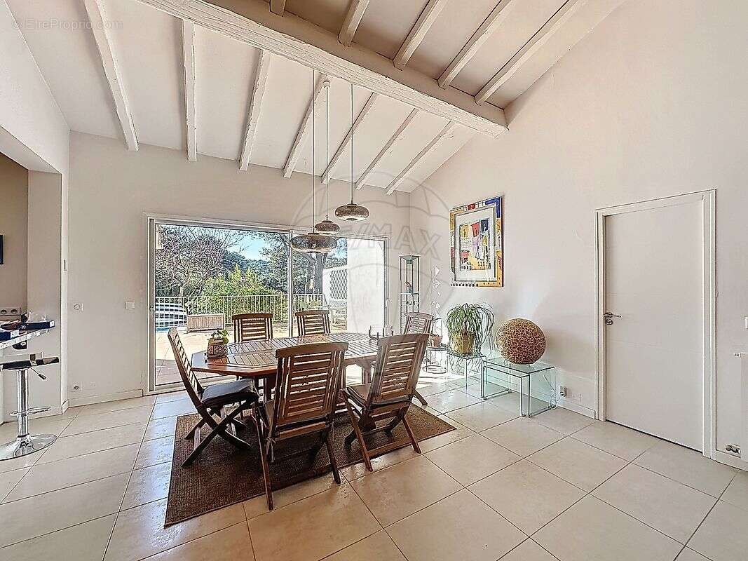 Maison à CAVEIRAC