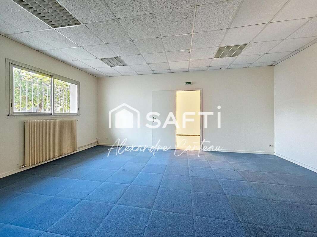 Photo 2 - Commerce à LATRESNE