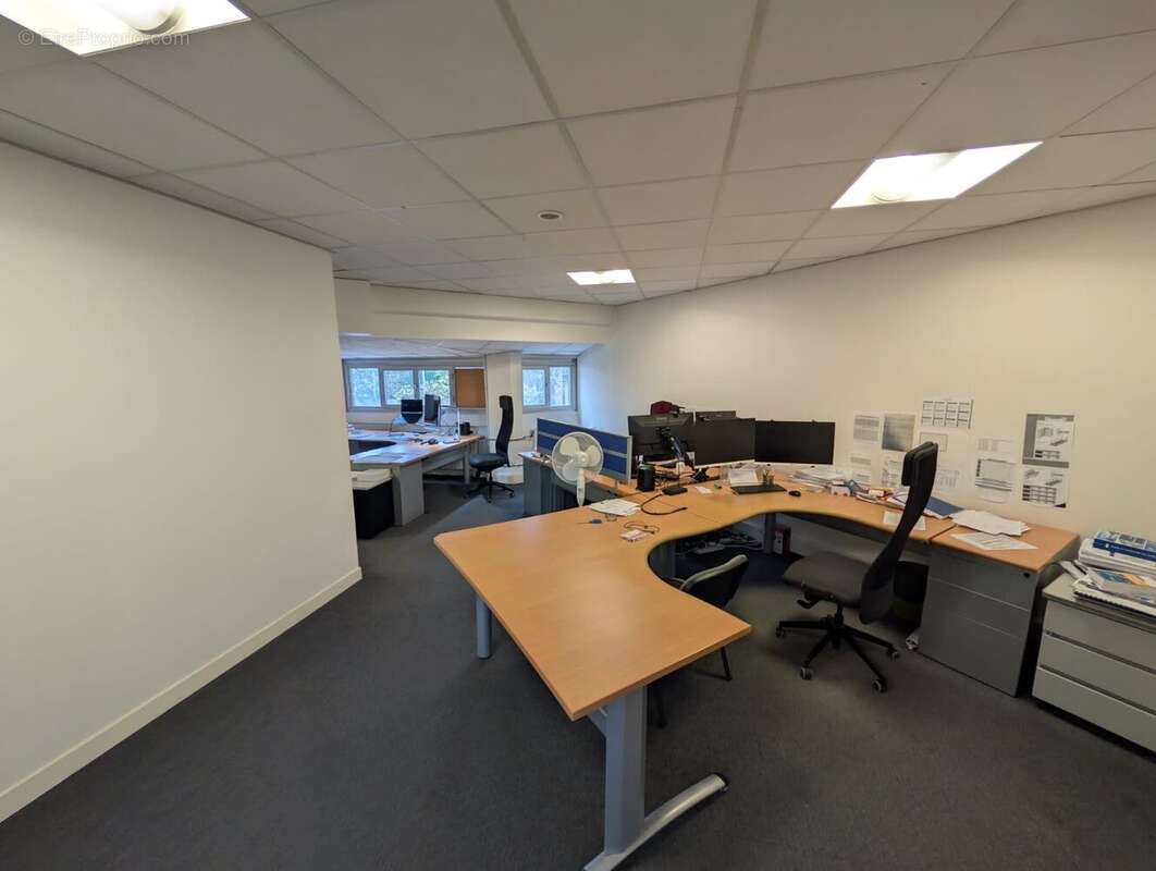 Commerce 102 m² à Nanterre  - photo 2