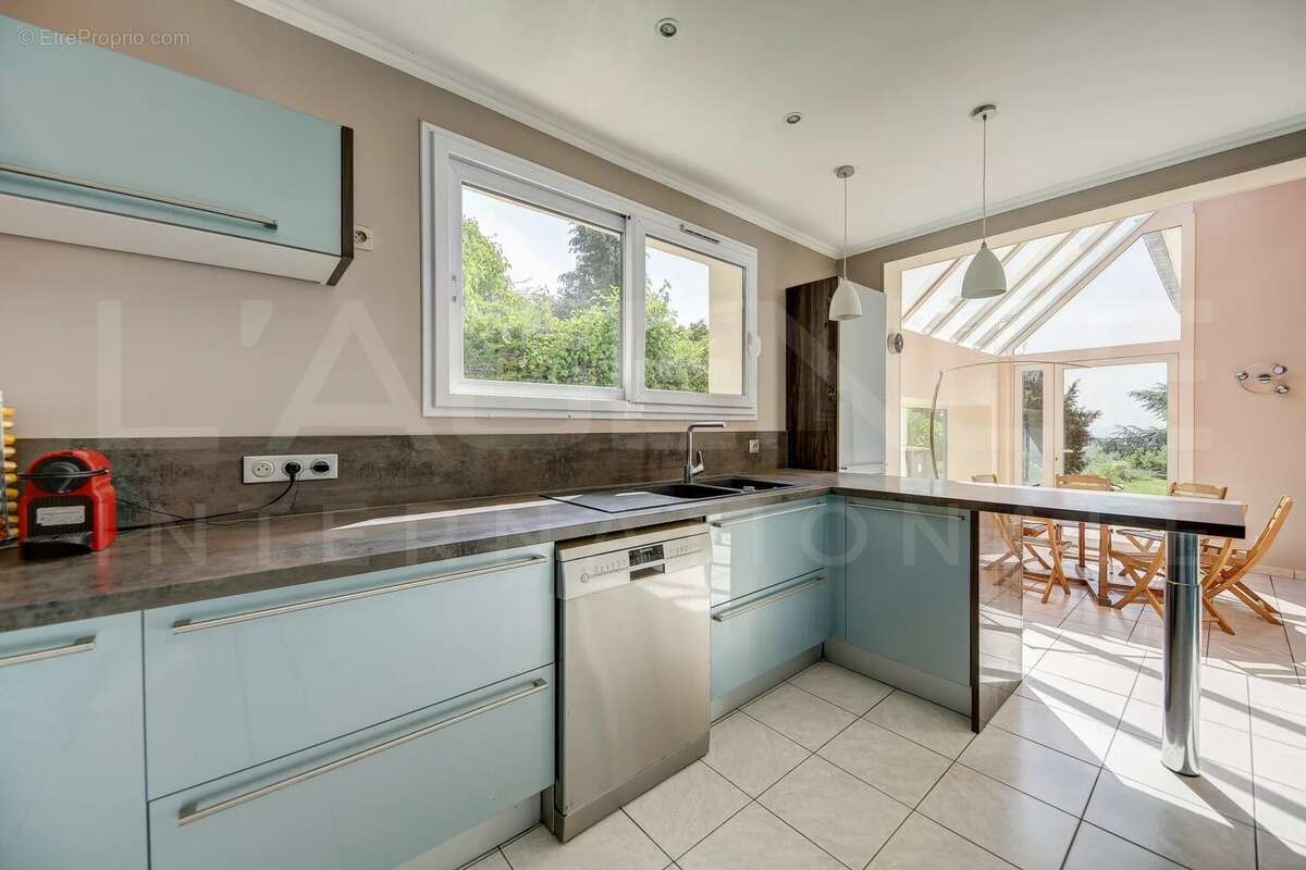 Maison familiale avec vue panoramique et piscine - photo 10