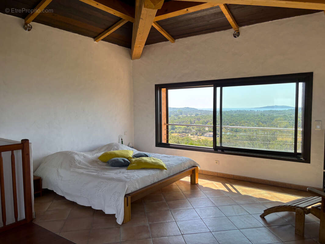 Villa avec vue mer panoramique édifiée sur un terrain de plus de 4150m2 avec piscine. - photo 13