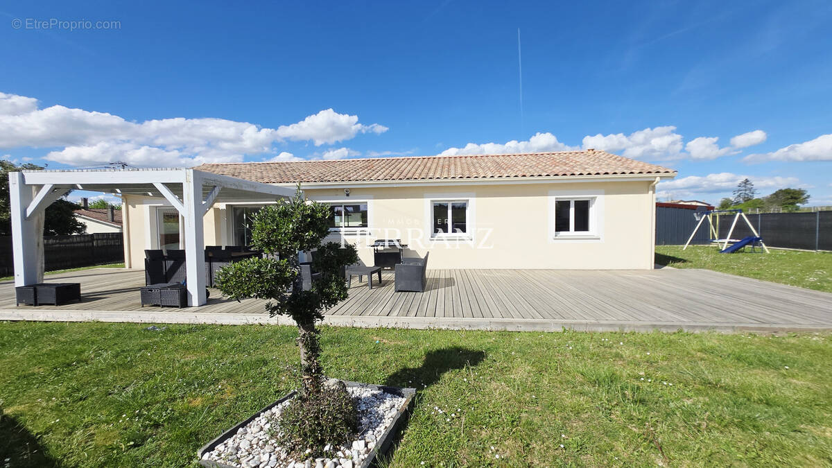 Maison à RAUZAN
