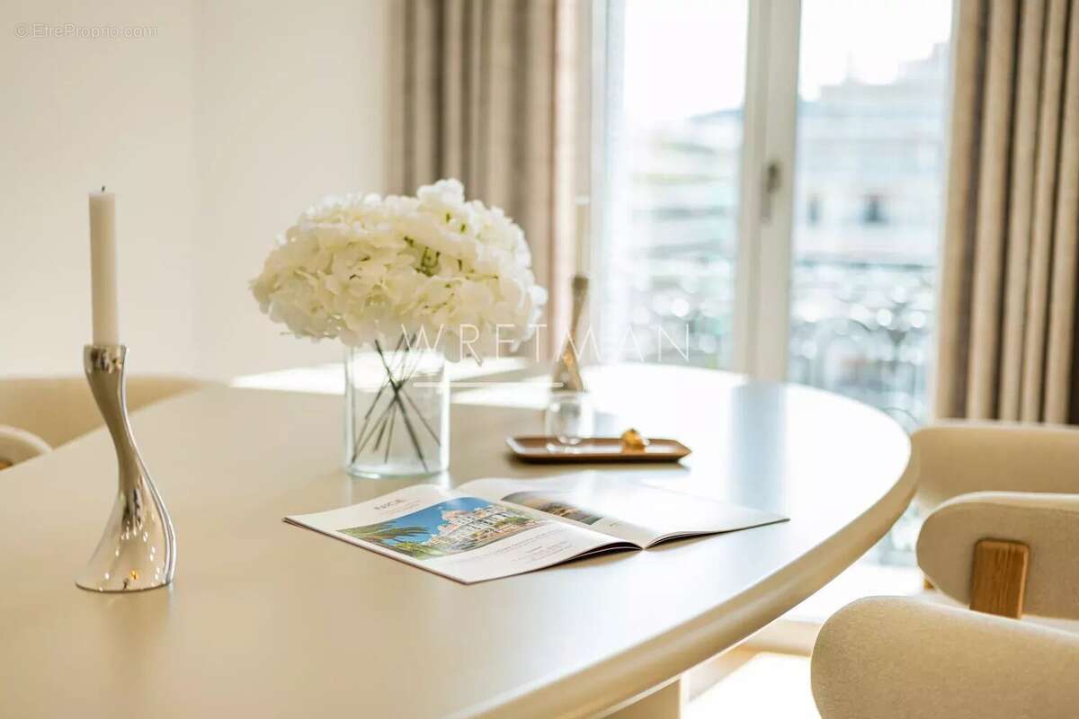 Splendide appartement 3 pièces bourgeois rénové avec balcons et vue sur le Square Mozart - Nice Les Musiciens - photo 9