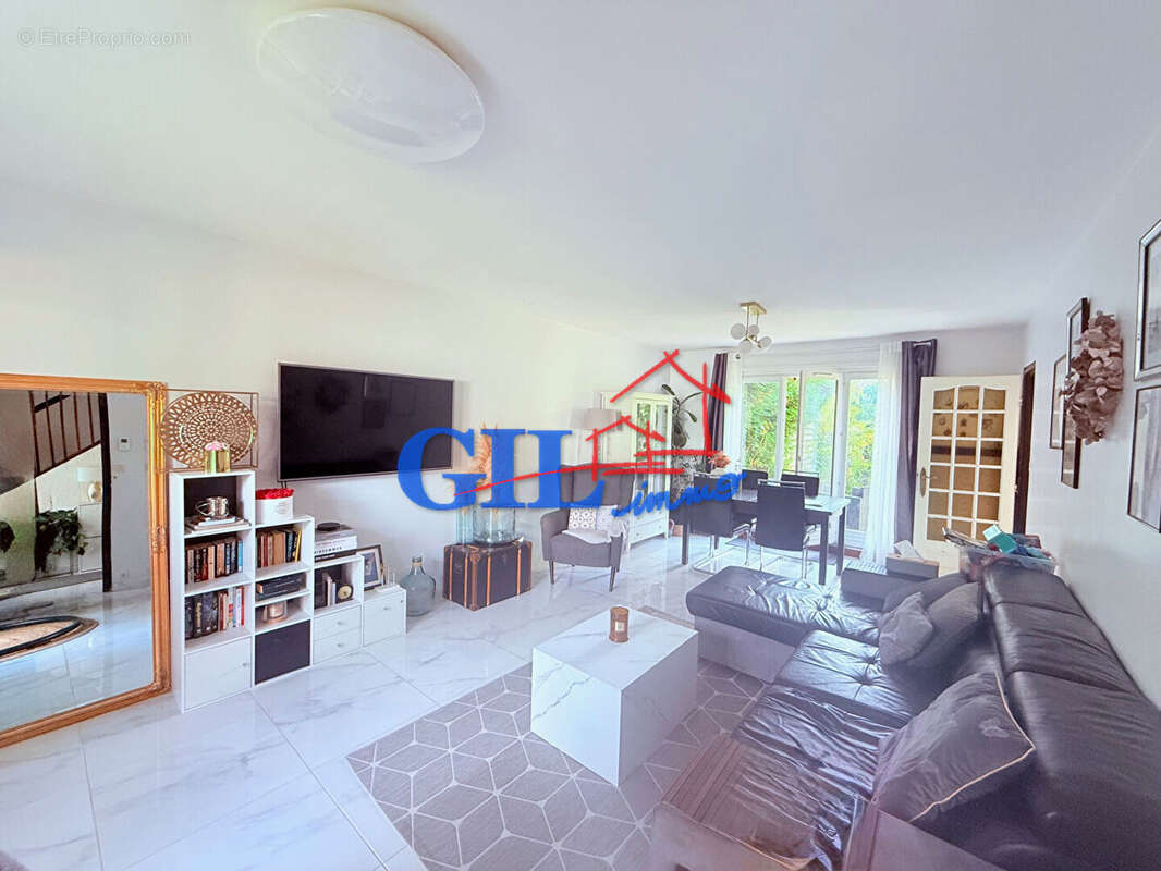 Maison à SAVIGNY-LE-TEMPLE