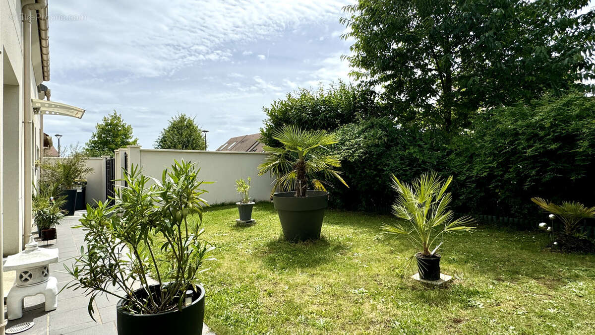 Maison à CHAUCONIN-NEUFMONTIERS