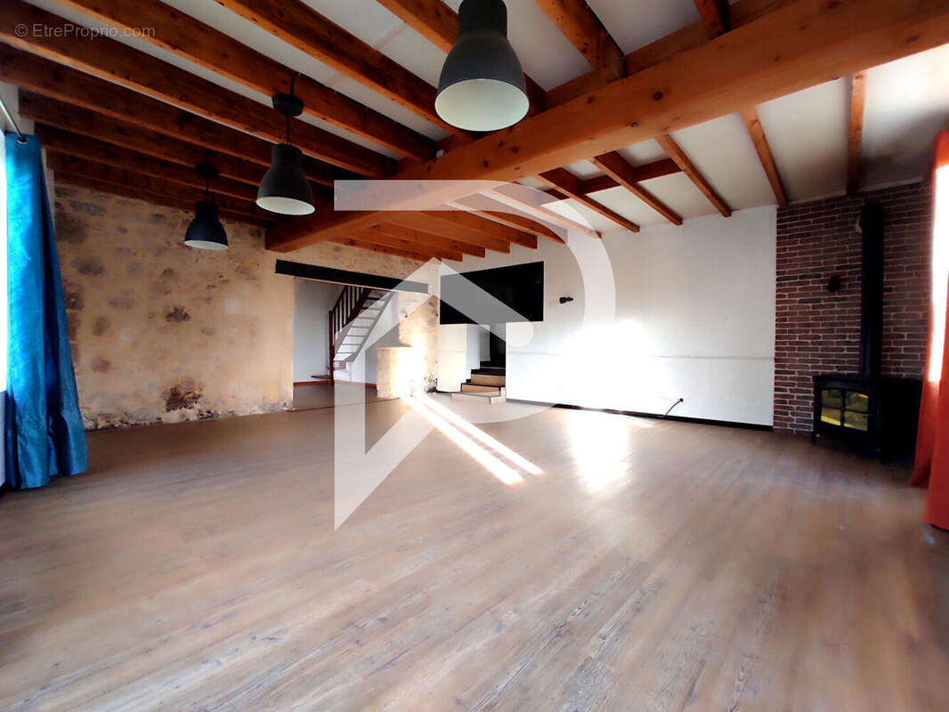 Maison en pierre à St Martin du Bois - photo 4