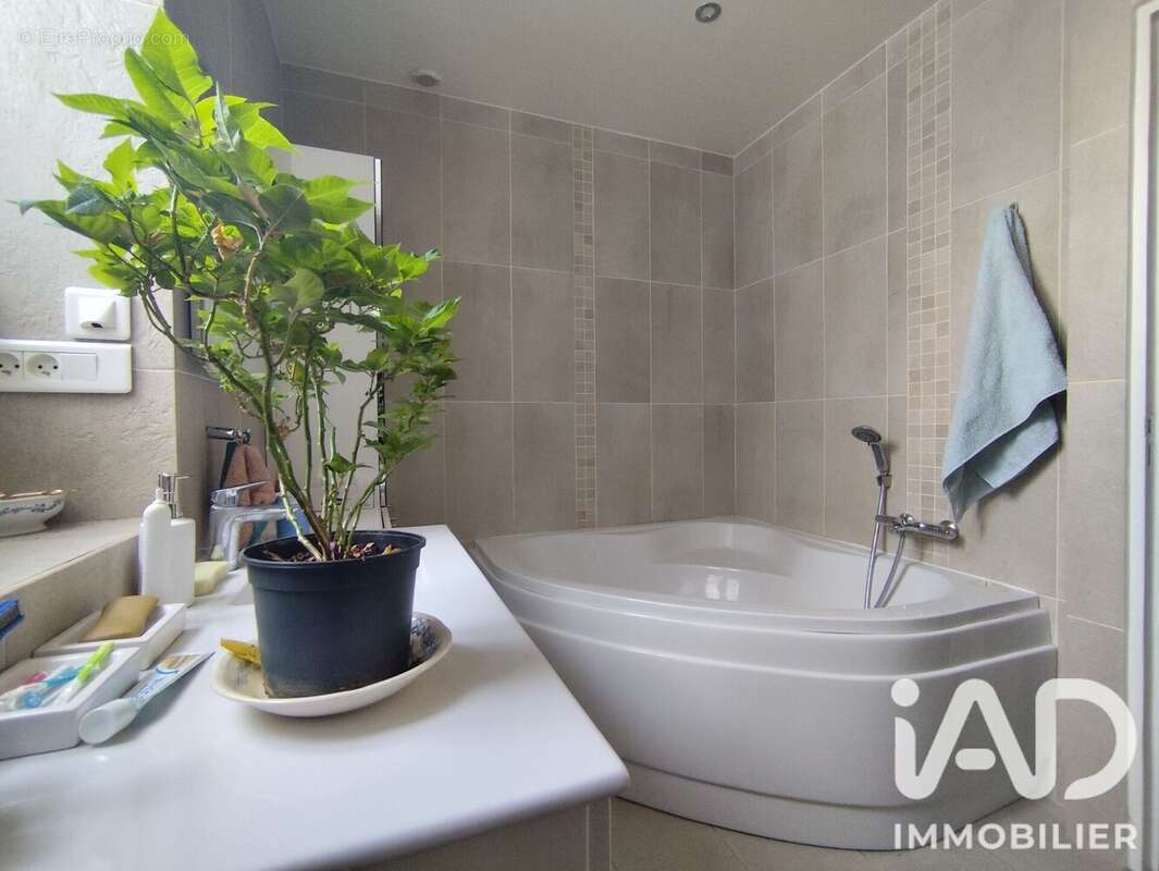 Maison 228 m² à Semoine  - photo 8