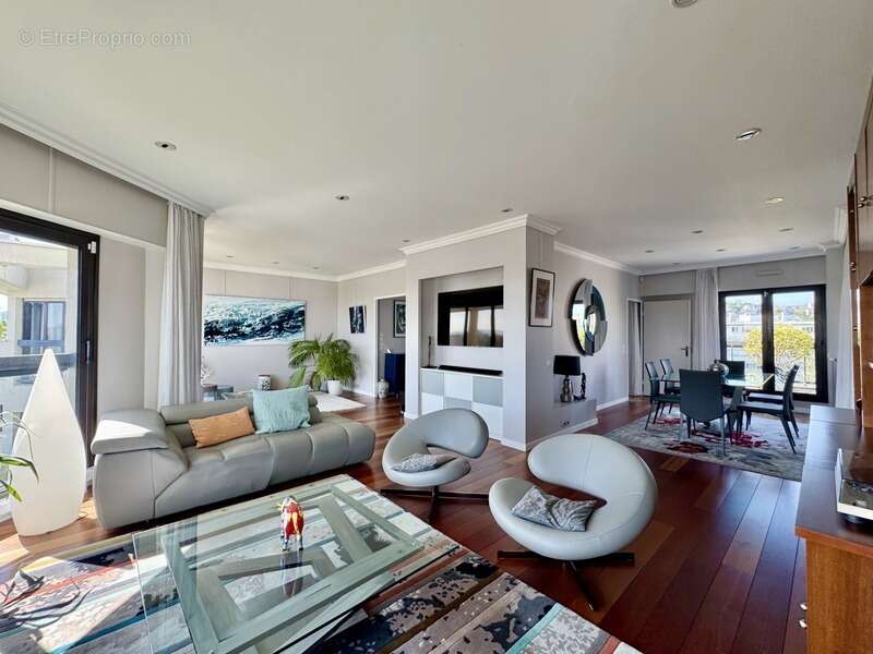 Appartement à SURESNES