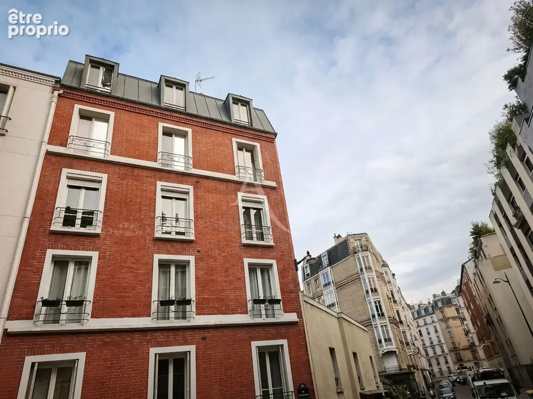 STUDIO 30 M²  PARIS 18 Métro Jules Joffrin - photo 9
